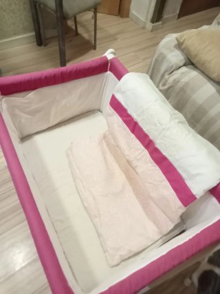 Minicuna bebé rosa y blanca