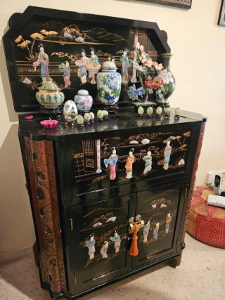 Mueble bar chino y mesa a juego