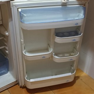 Mini nevera Beko con congelador
