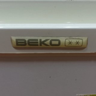 Mini nevera Beko con congelador