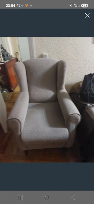 Butaca orejera beige/gris tela