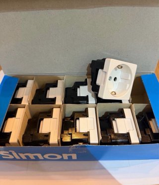 Simon 27472-65 Enchufe Schuko Blanco (x10)
