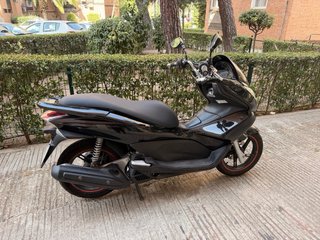 Honda PCX 125 en alquiler desde 170€/mes – Madrid