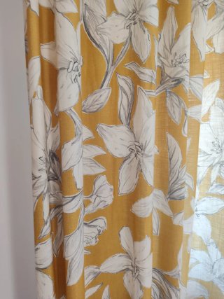 Cortinas Mostaza Flores 138x245cm + Barras