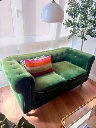 Sofá Chesterfield 2 plazas terciopelo verde
