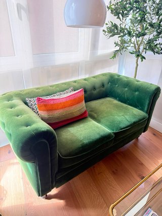 Sofá Chesterfield 2 plazas terciopelo verde