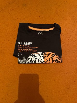 Camiseta C&A Negra con Estampado de Leopardo
