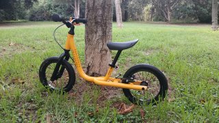 Bicicleta sin pedales BTWIN amarilla