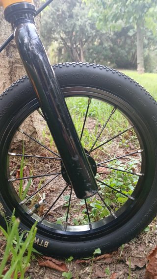 Bicicleta sin pedales BTWIN amarilla