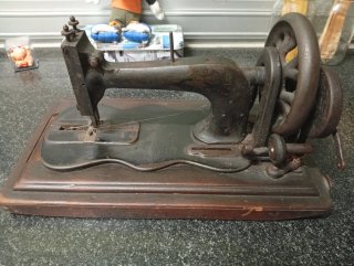 Máquina de coser antigua - Pieza única