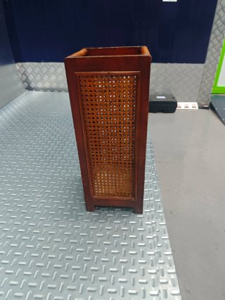 Paragüero de madera y mimbre