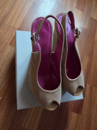 Scarpe beige con tacco Janessa n. 39.