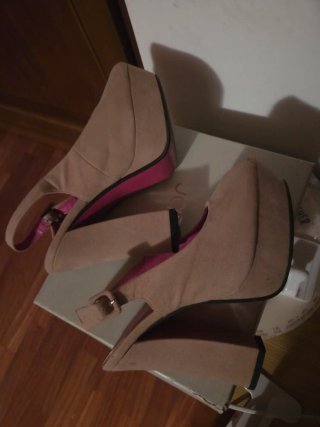 Scarpe beige con tacco Janessa n. 39.