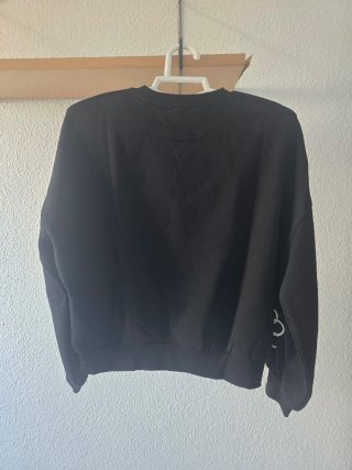 Sudadera INSIDE Negra Flores Bordadas Talla S