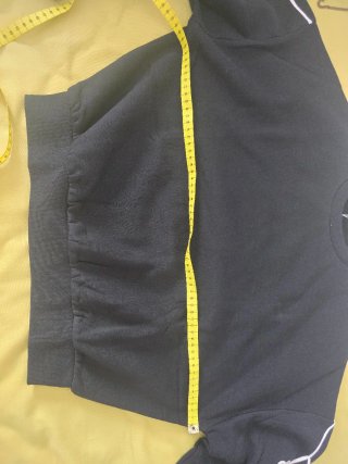Sudadera INSIDE Negra Flores Bordadas Talla S