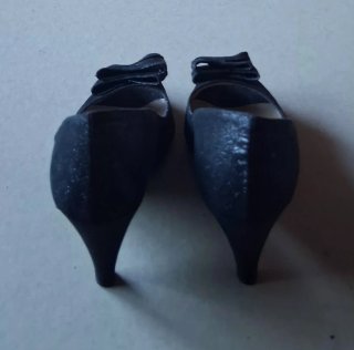 Décolleté nere con fiocco