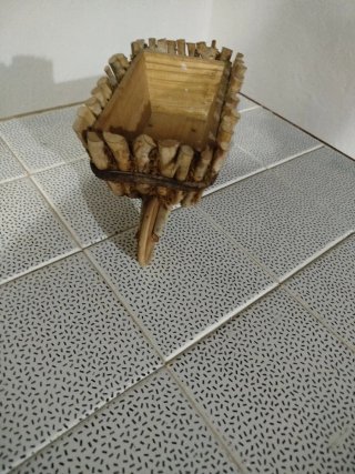 Carretilla decorativa de madera