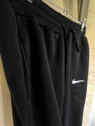 Pantalón deportivo Nike (No verdadero)
