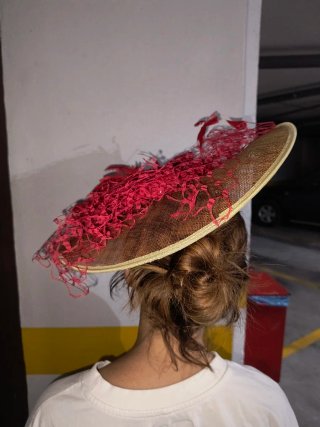 Pamela para bodas dorada y roja manufactura local.