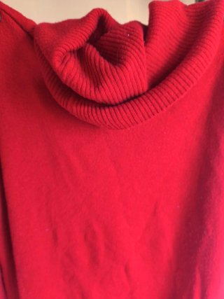 Jersey rojo cuello alto