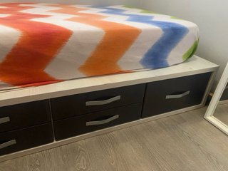 Cama individual con cajones