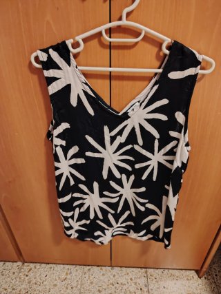 Blusa sin mangas estampado floral