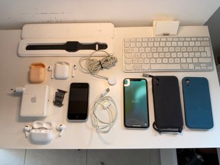 Apple Watch, iPhone, AirPods, Tastiera