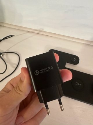 Base di Ricarica Wireless 4 in 1 Nera