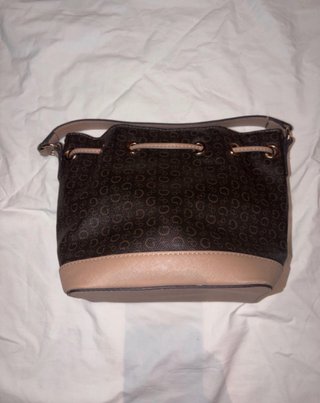 Borsa Guess bucket monogram marrone e beige