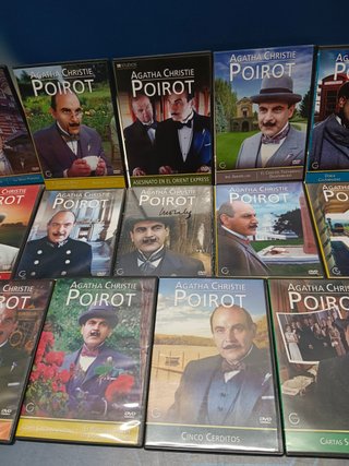 Lote 25 DVDs, Agatha Christie, Poirot, casi completa