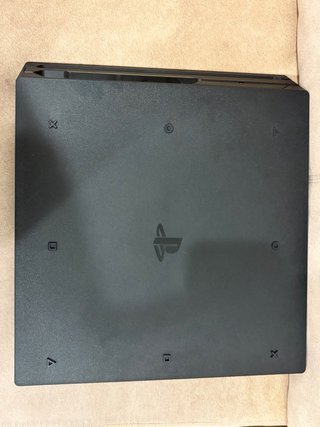 PS4 Pro + 2 mandos