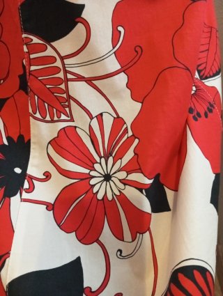Vestido de flores rojas estilo Pin Up
