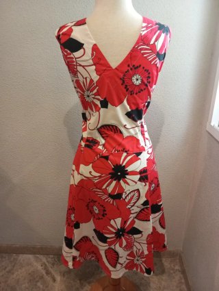 Vestido de flores rojas estilo Pin Up