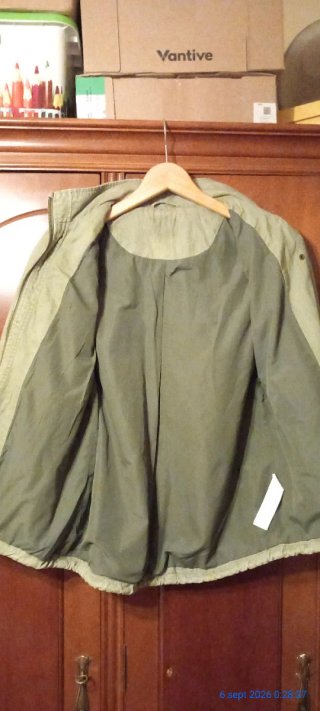 Chaqueta con detalles metalicos