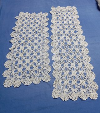 2 LARGOS TAPETES GANCHILLO ARTESANAL ESPAÑA.