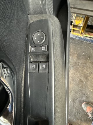 MANDO ELEVALUNAS DELANTERO IZQUIERDO Renault Megane III Berlina 5P (2008->)