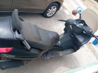 Piaggio Maxi Scooter Negra