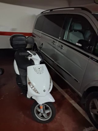 Piaggio Zip 2T Scooter