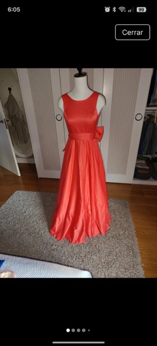 Vestido de fiesta coral con lazo