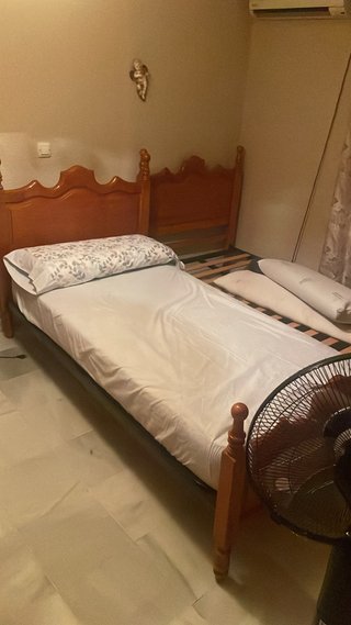 2 Camas de 90cm Madera sin colchones. No se envian