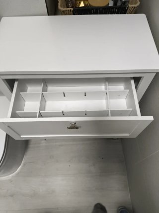 Mueble de baño de madera y mimbre