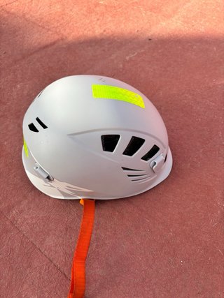 Casco de escalada Simond