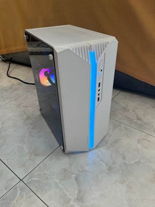 PC Gaming Blanco con Luces LED