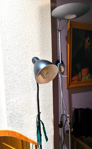 Lámparas de metal y plástico