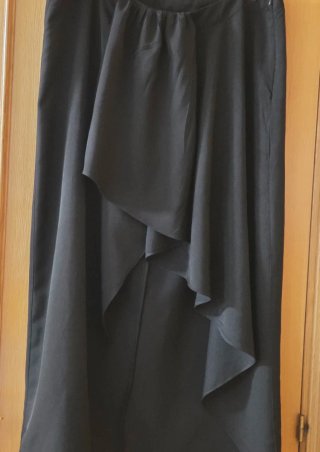 Falda asimétrica H&M. Talla 50. Nueva con etiqueta