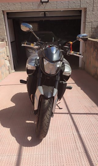 Suzuki B-King Naked Plata y Negra