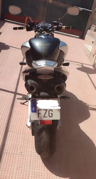 Suzuki B-King Naked Plata y Negra