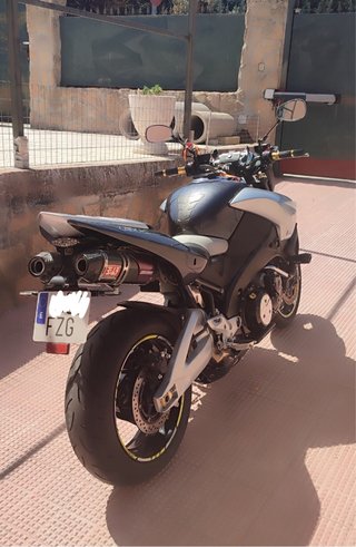 Suzuki B-King Naked Plata y Negra