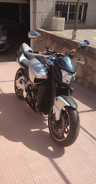 Suzuki B-King Naked Plata y Negra