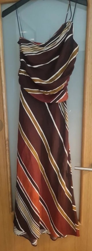 Vestido Zara escote asimétrico rayas